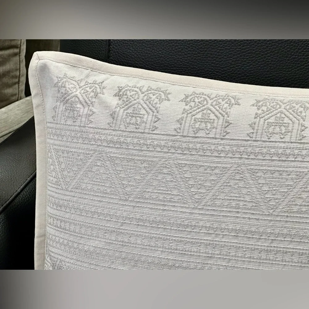 NEW RALPH LAUREN HOME THROW PILLOW WHITE & GRAY WOVEN ON BOTH SIDES 15 X 20